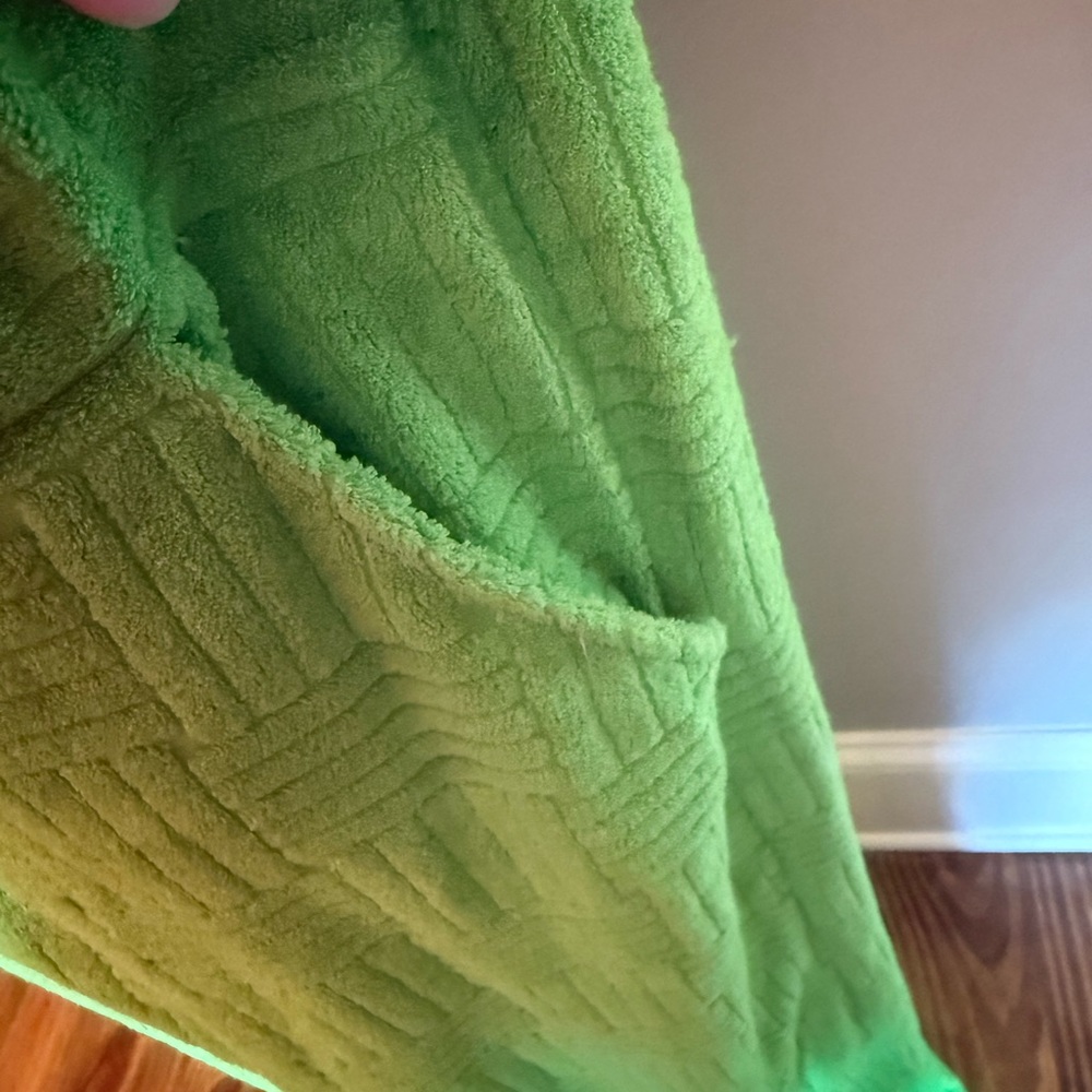 Green Textured Lounge Set - Picture 8 of 9